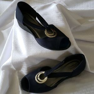 Wedge work shoes